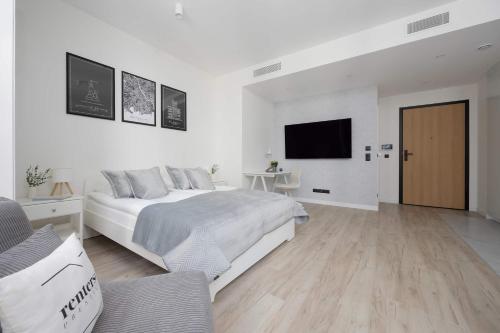 Towarowa Towers Apartments with Parking & AC by Renters Prestige in Warsaw, Poland