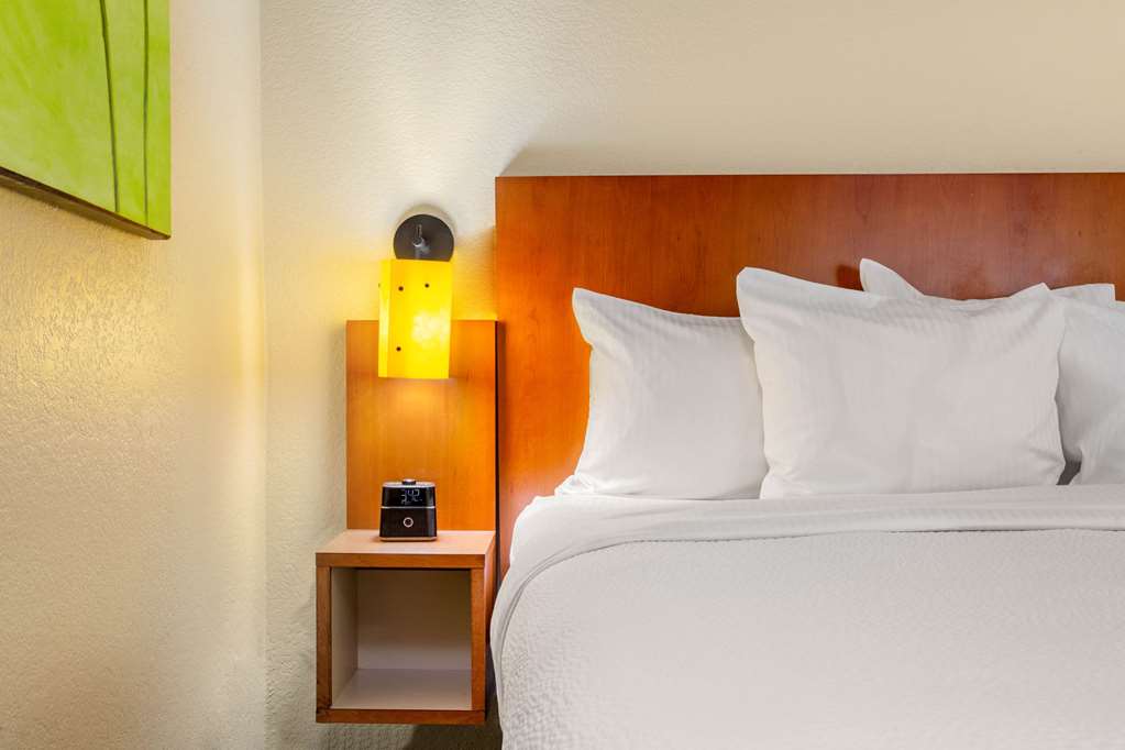 La Quinta Inn & Suites by Wyndham Raleigh Crabtree - photo 9