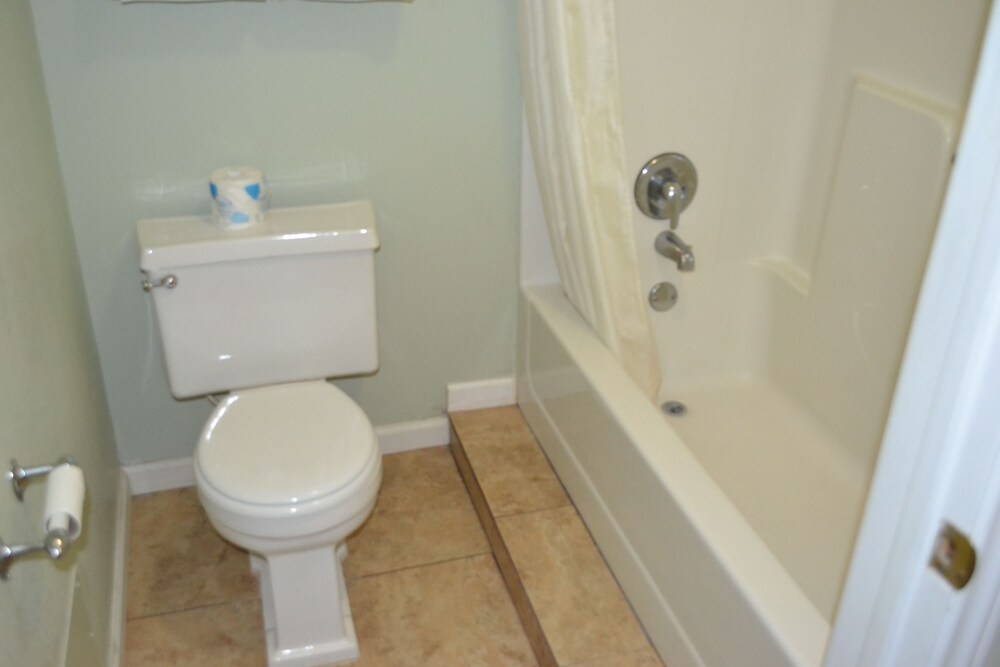 Lake Country Motel - photo 20