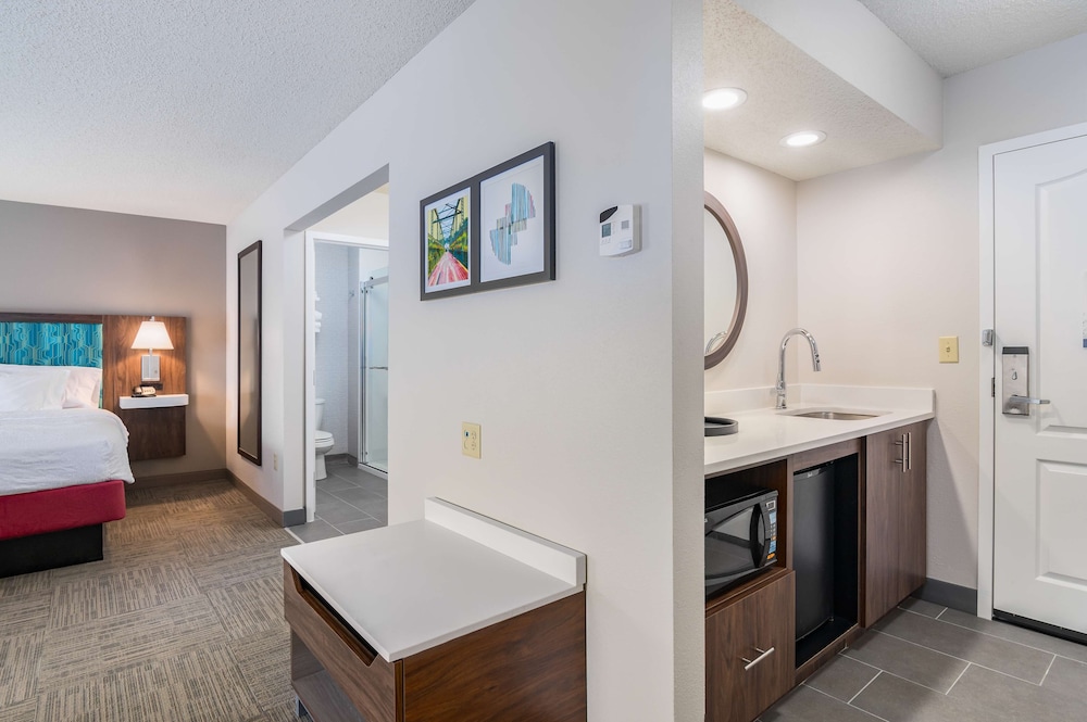 Hampton Inn & Suites Hartford Manchester - photo 15