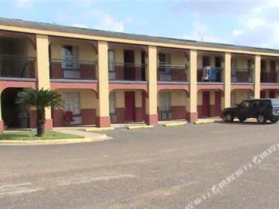 Executive Inn Mercedes - photo 8