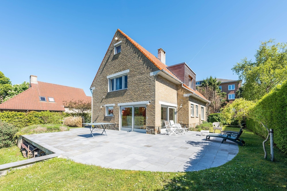 Villa in St idesbald Near Ster der Zee Beach — 4-Star Luxury Hotel in Koksijde, Belgium