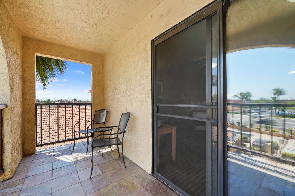 Best Western Plus Executive Inn & Suites - photo 36