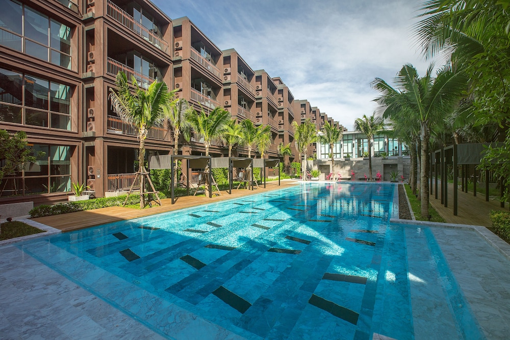 Saturdays B105 in Rawai, Thailand