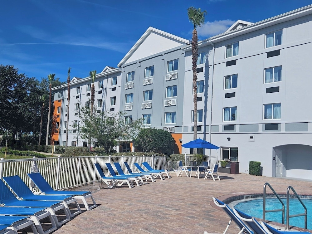 Holiday Inn Express Clermont Se West Orlando - photo 99