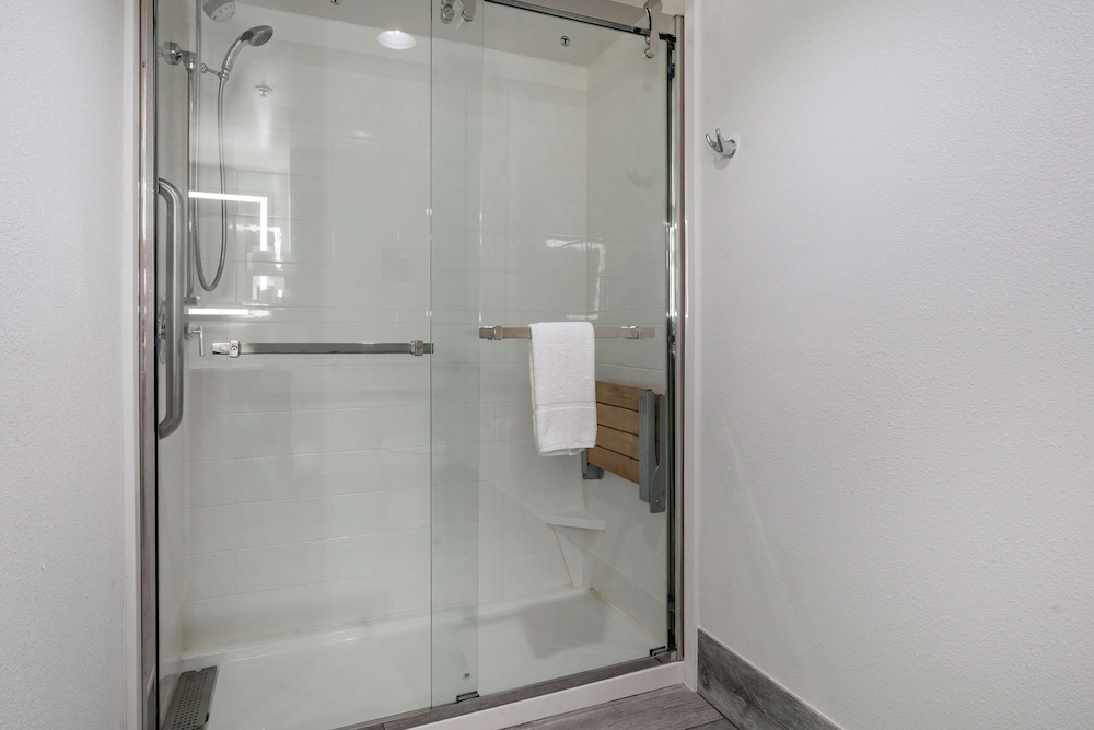 Hampton Inn & Suites Louisville East - photo 24