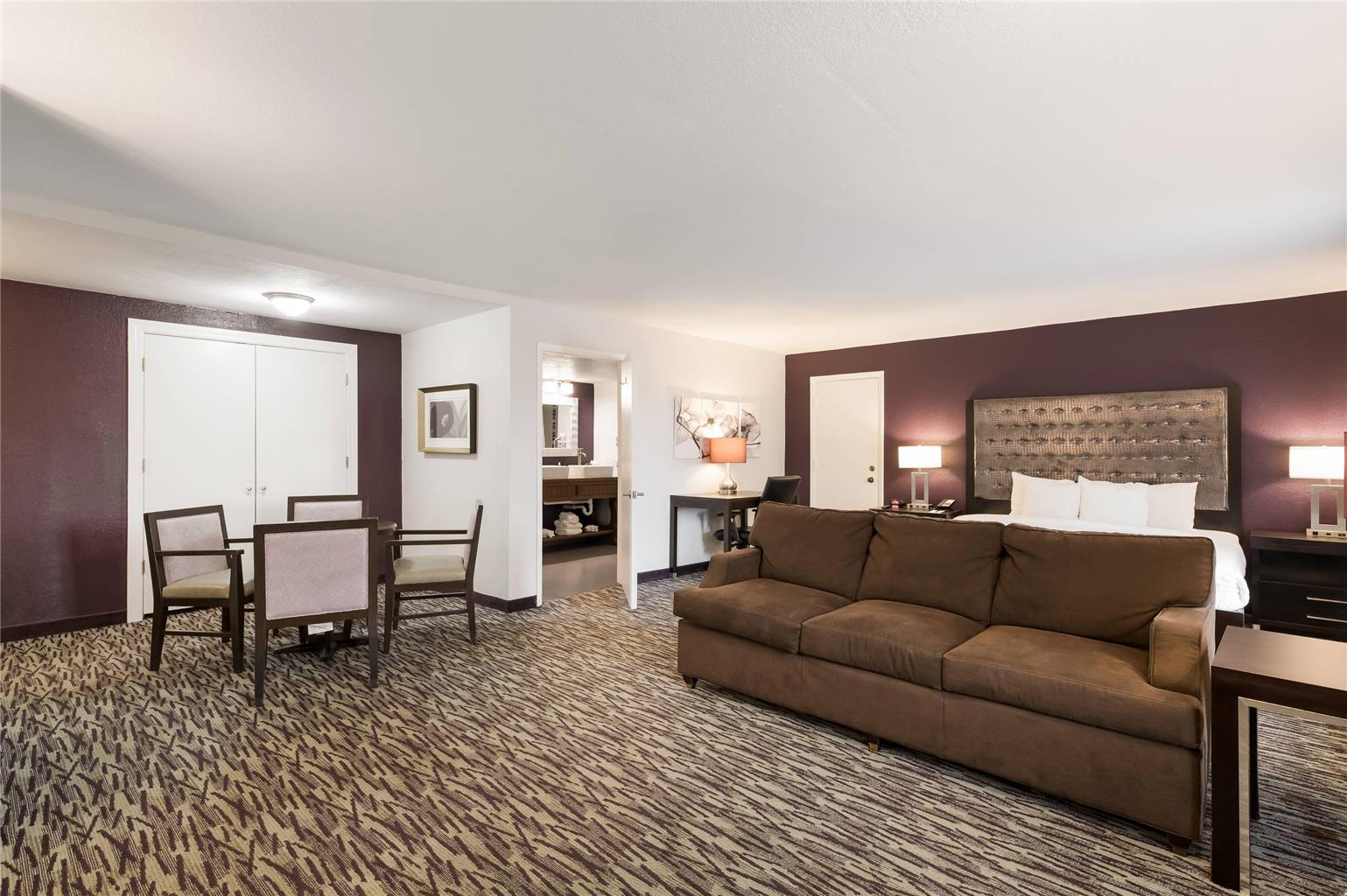 Clarion Inn & Suites Across From Universal Orlando Resort - photo 19