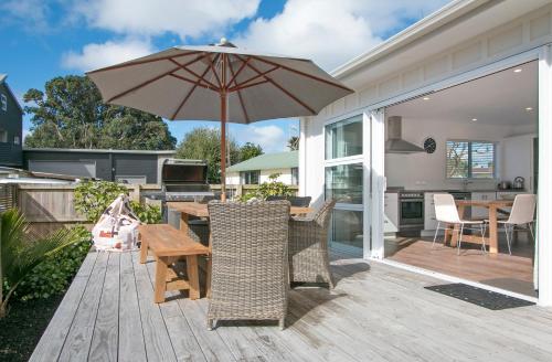 The Waihi Beach House Waihi Beach Holiday Home — 4-Star Luxury Hotel in Waihi Beach, New Zealand