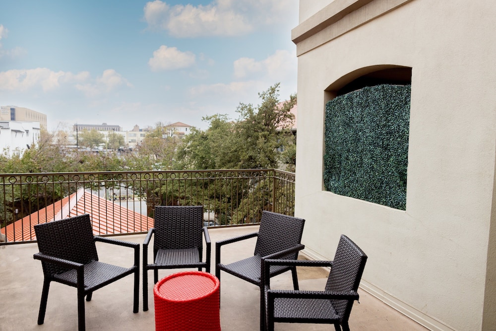 Hotel Indigo San Antonio Riverwalk by IHG - photo 17
