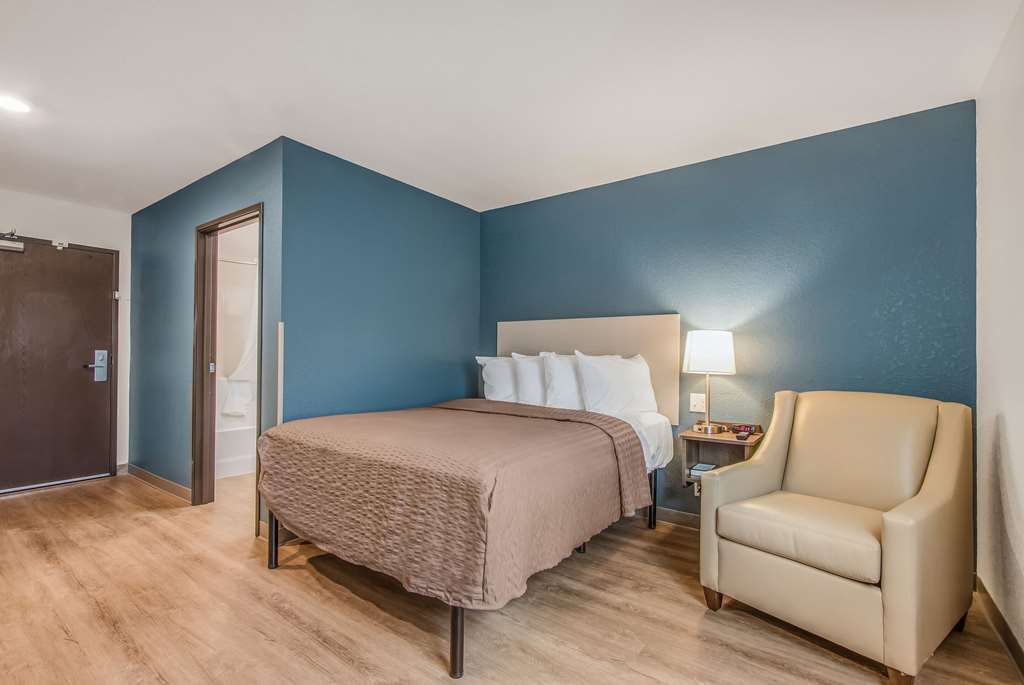 WoodSpring Suites Doral Miami Airport - photo 9