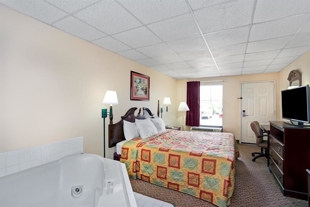 Days Inn Chapel Hill - photo 12