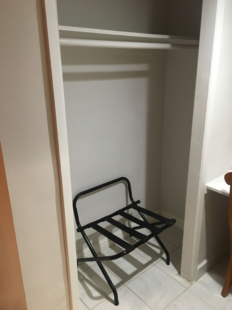Century Inn - photo 16