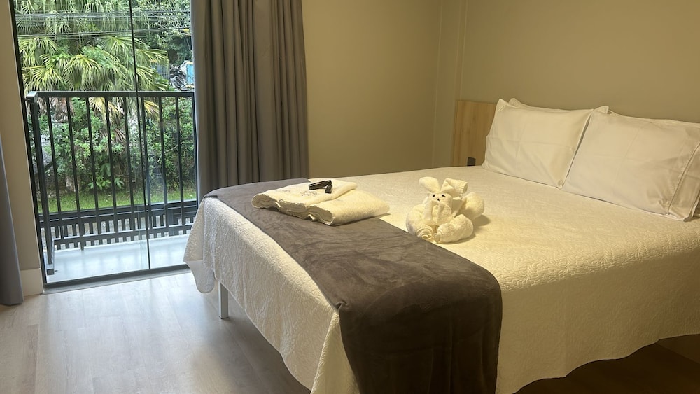 Geminado Casa 1 Alto Padrão 4 Quartos — 4-Star Luxury Hotel in Joinville, Brasil