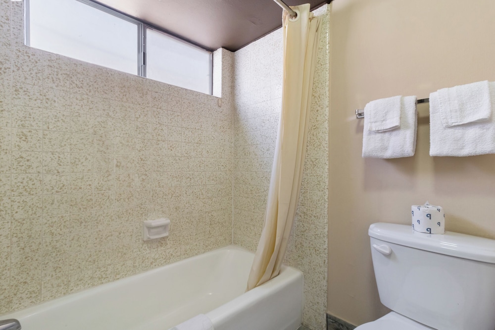 Economy Inn Barstow - photo 13