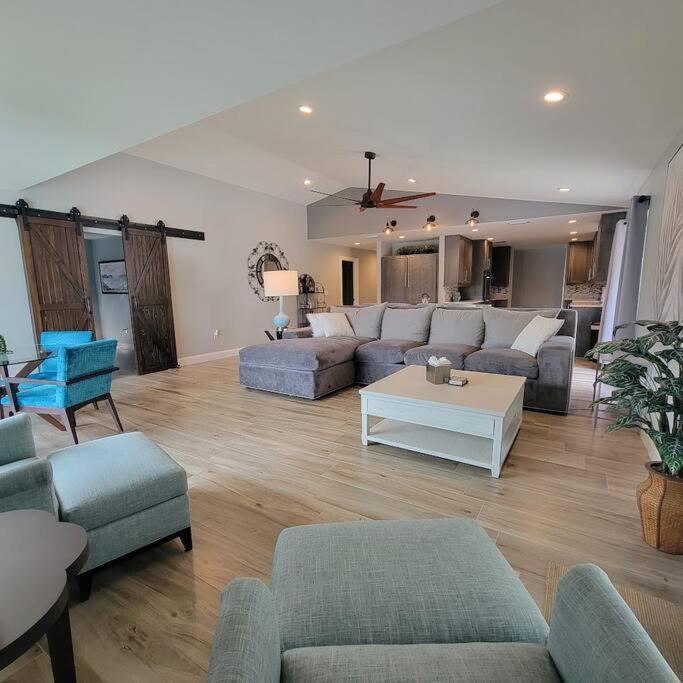 Octopus Perfect Location On Pond 3 Mile To Gulf Beach in Bonita Springs, United States