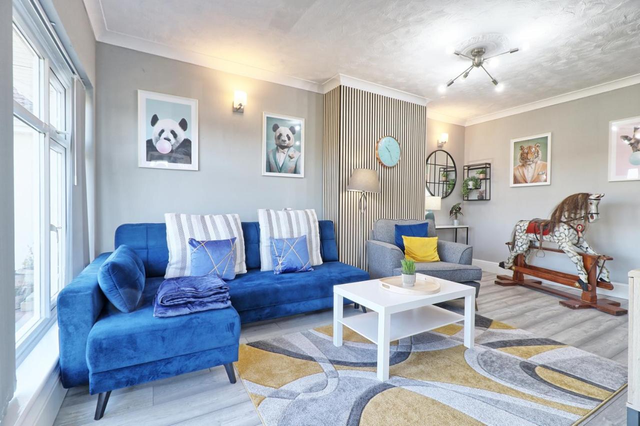 Rayleigh Weir Luxury 3 Bedroom House With Games Room 20714226 — Rayleigh