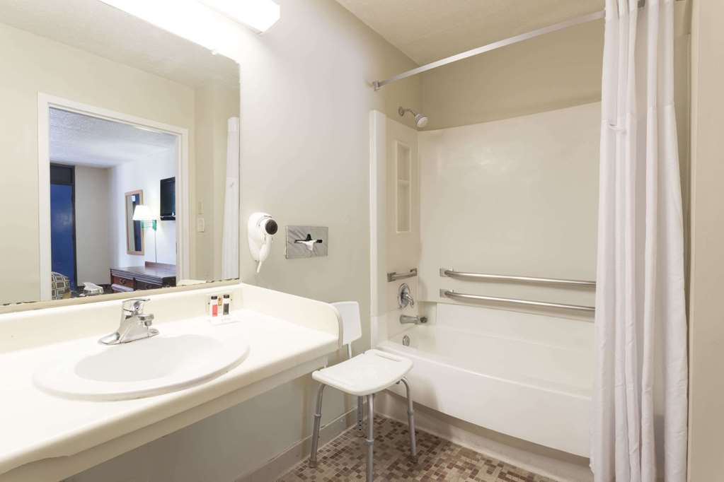 Travelodge by Wyndham Savannah Area Richmond Hill - photo 10