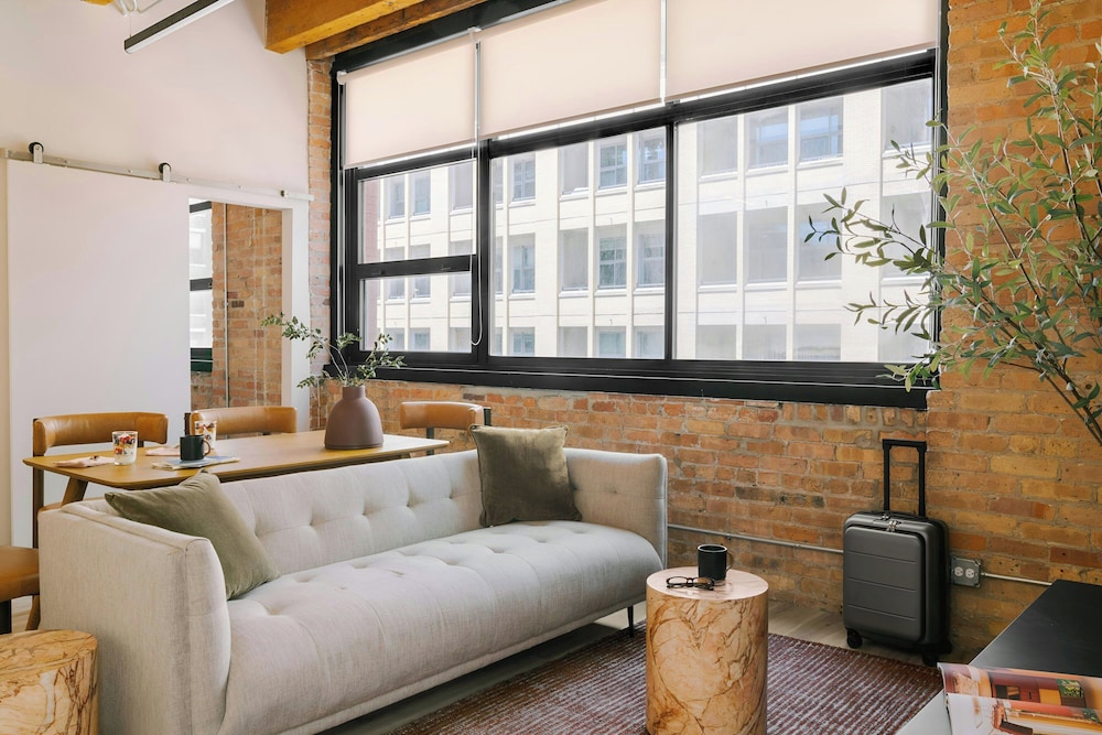 The Burnham Hotel Jackson Blvd Chicago Illinois Belvilla District 6 Formerly Sonder in Chicago, United States