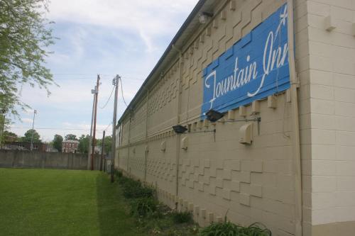 Fountain Inn - photo 2