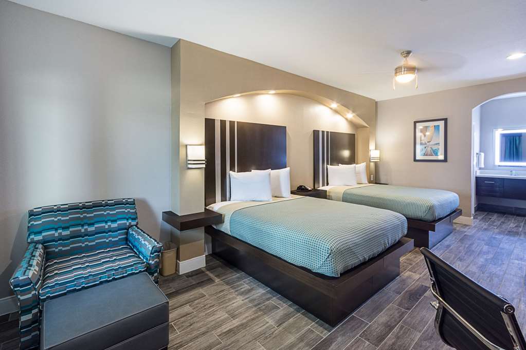 Econo Lodge Inn and Suites Houston NW Cy Fair - photo 6