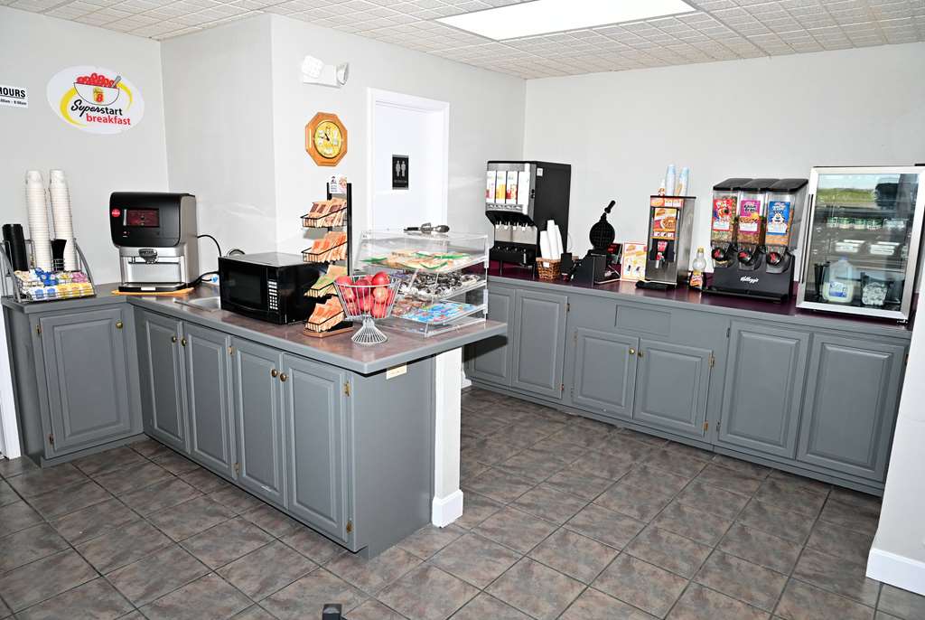 Super 8 by Wyndham Higginsville - photo 18