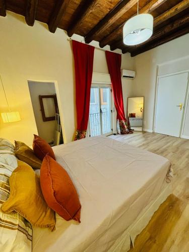 Casa Papel 4 Posti Letto — 4-Star Luxury Hotel in Palermo, Italy