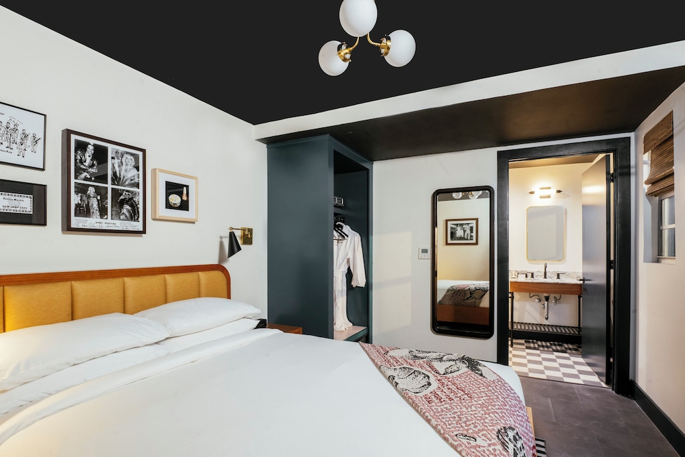 Dew Drop Inn - photo 12