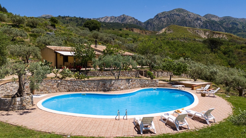 Villa Granci con Piscina by Wonderful Italy — 4-Star Luxury Hotel in Polizzi Generosa, Italy