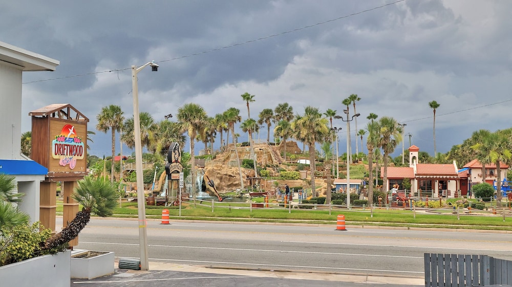 Driftwood Beach Motel - photo 117