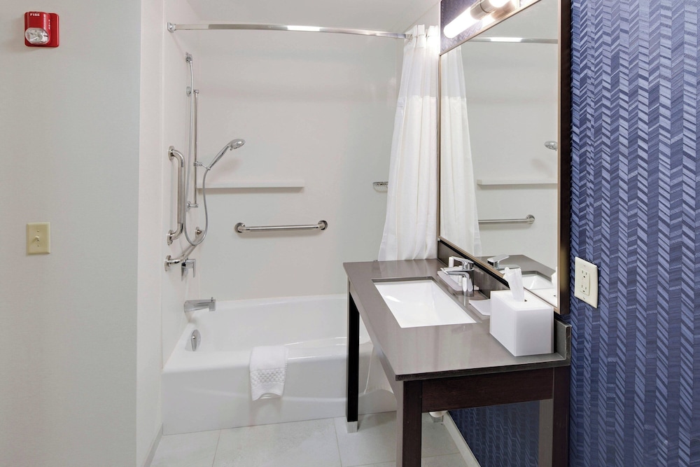 Fairfield Inn and Suites by Marriott Youngstown Austintown - photo 12