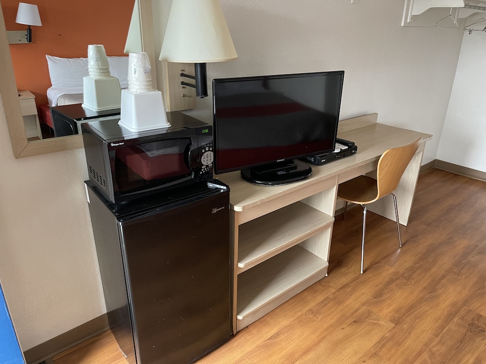 Travelodge By Wyndham Brattleboro Vt - photo 11