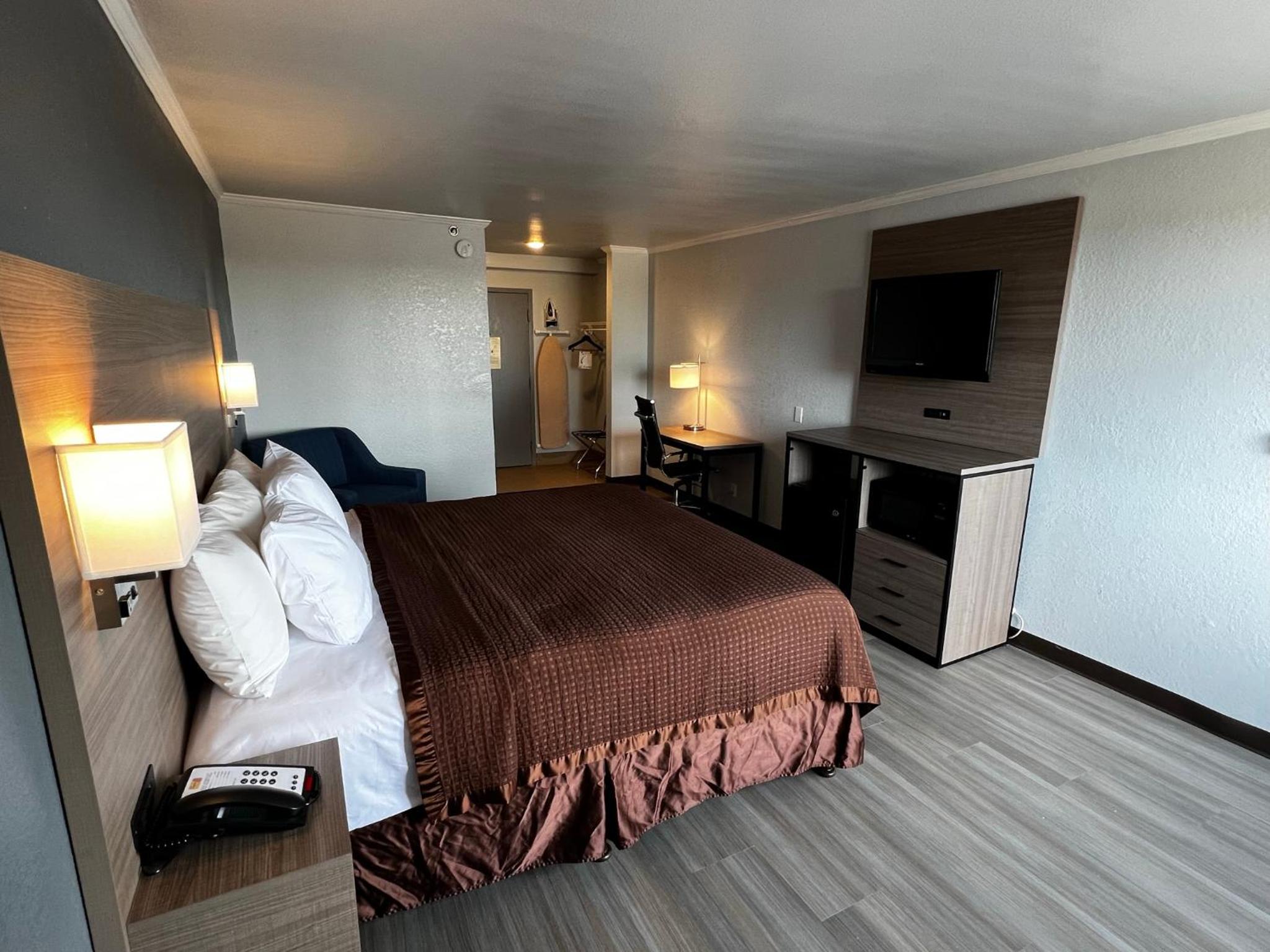 Super 8 by Wyndham Fort Worth Entertainment District - photo 18
