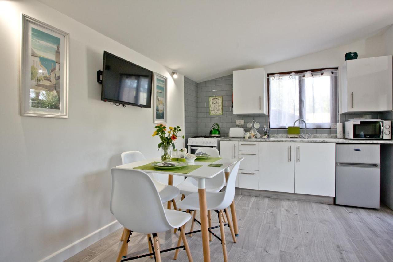 The Cabin at Hillhead farm — 4-Star Luxury Hotel in Saint Columb Major, United Kingdom
