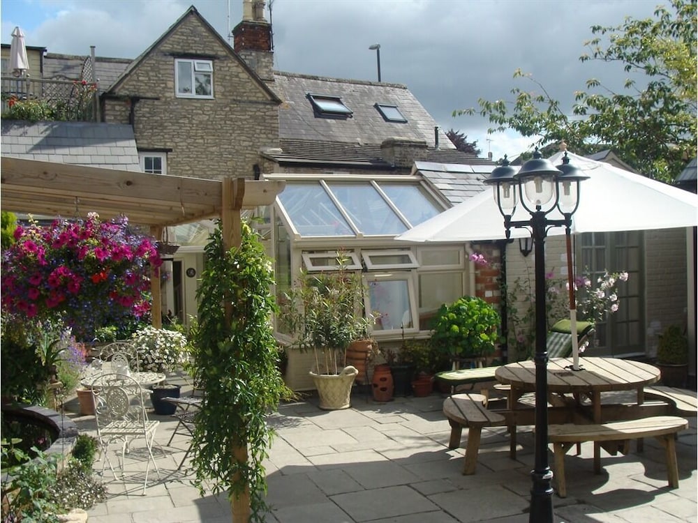 The Old Brewhouse — hotel in Cirencester