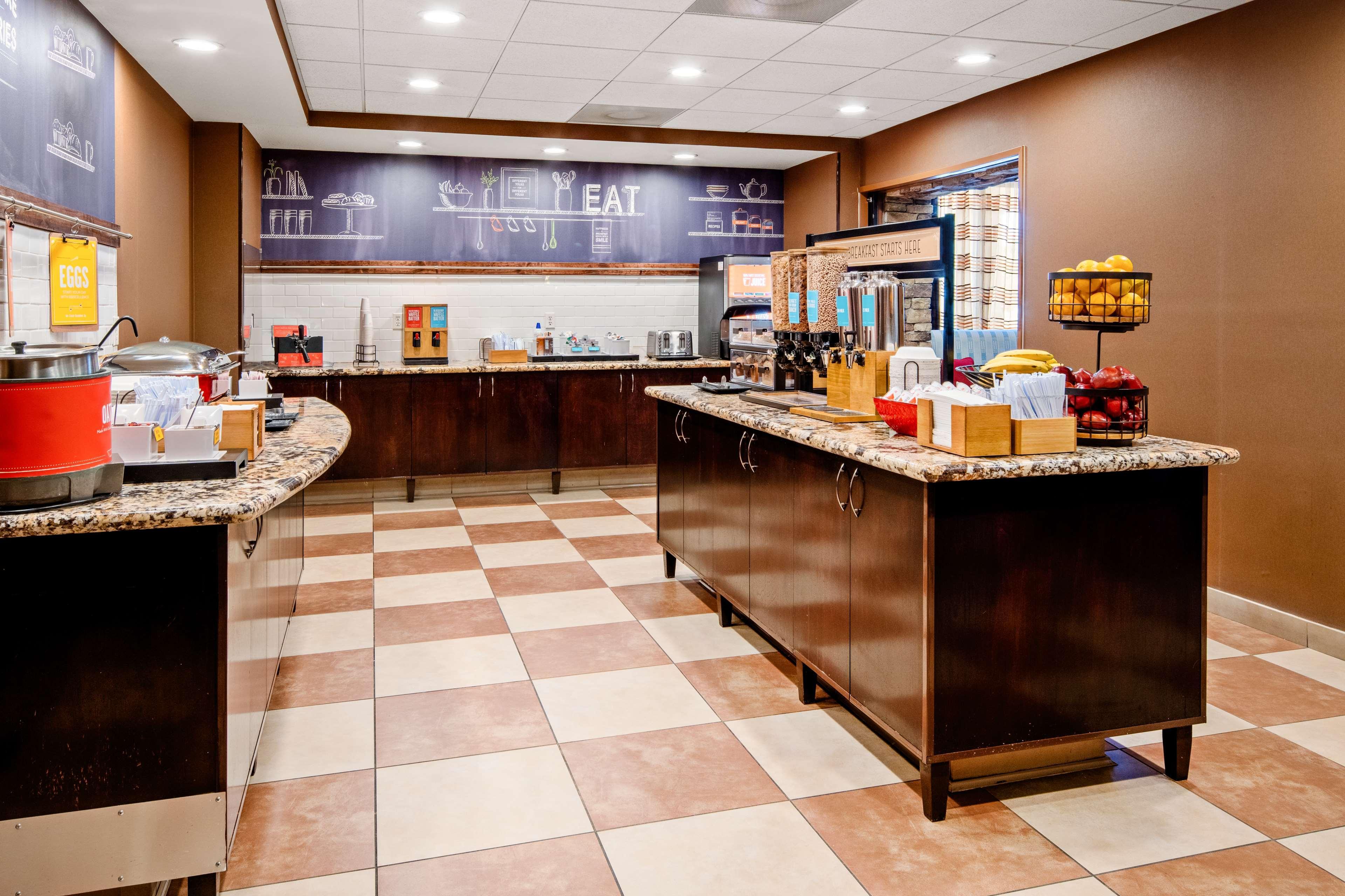 Hampton Inn & Suites Bakersfield Hwy 58 CA - photo 24