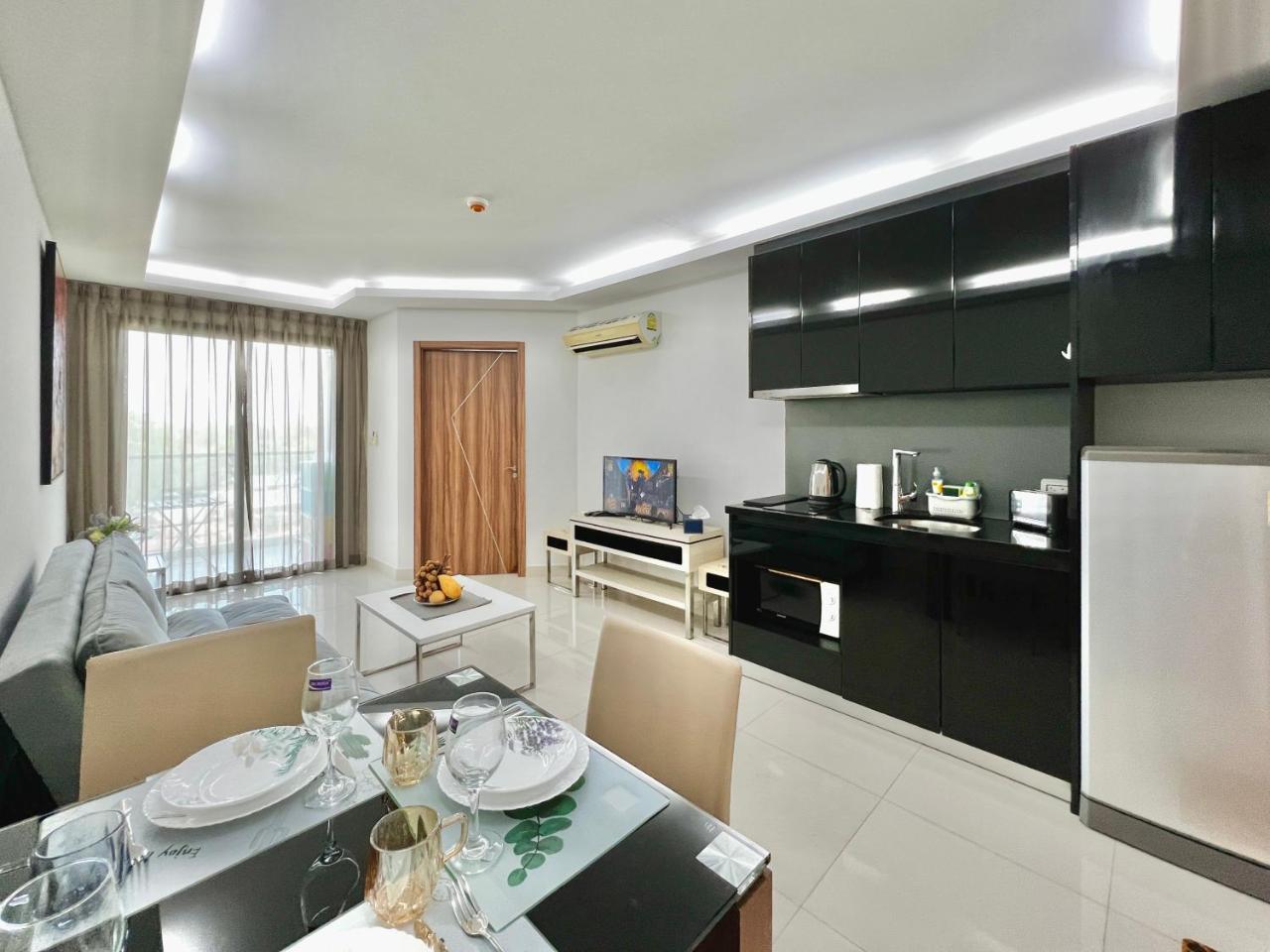 Club Royal Condominium Wongamat 1 bedroom on the first line of the sea — 4-Star Luxury Hotel in Pattaya, Thailand