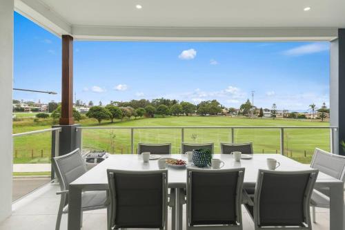 South Beach Escape Sensational Shell Cove Living — Shellharbour — photo 4