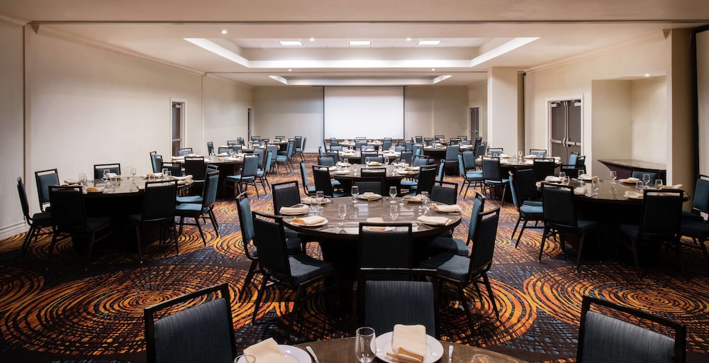 Embassy Suites by Hilton Walnut Creek - photo 43