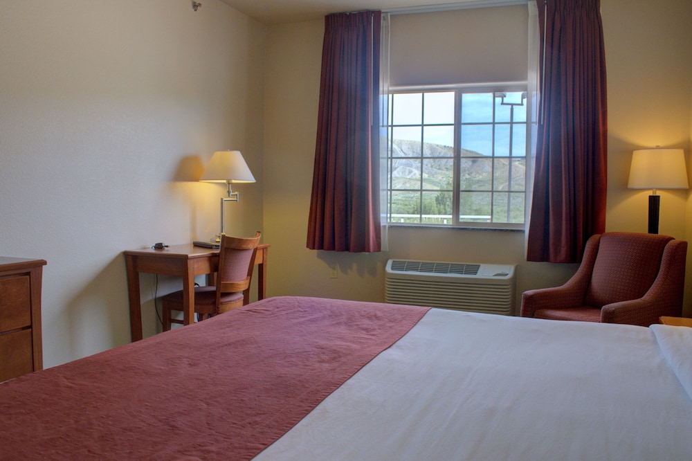 Allington Inn & Suites - photo 6
