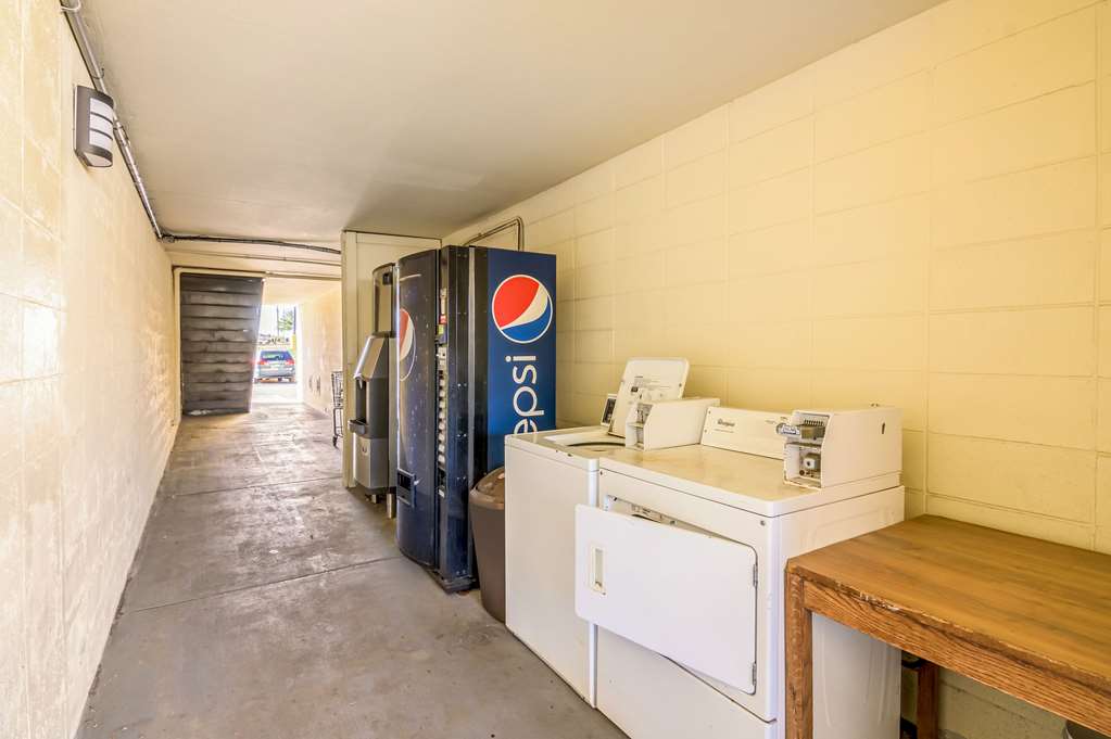 Econo Lodge Andalusia - photo 36