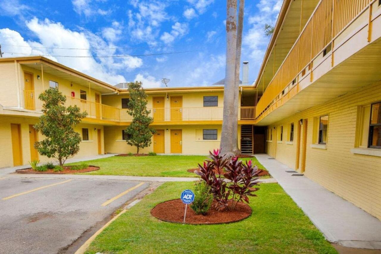 Rodeway Inn & Suites Houston near Medical Center - photo 9