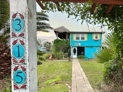 Salty Dog Cottage — 4-Star Luxury Hotel in Surfside Beach, United States