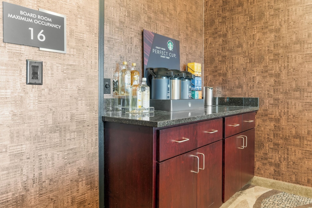 Cobblestone Hotel & Suites Lynden - photo 118