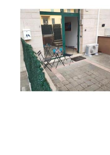 GEMELLI HOLIDAYS Monte Mario Station connecting to center in 20 minutes 2 easy lofts groundfloor with courtyard mezzanine bedroom baby & pet friendly 2 steps from groceries restaurants park bus cycle path Warm guest care in 4 languages — 4-Star Luxury Hotel in Rome, Italy