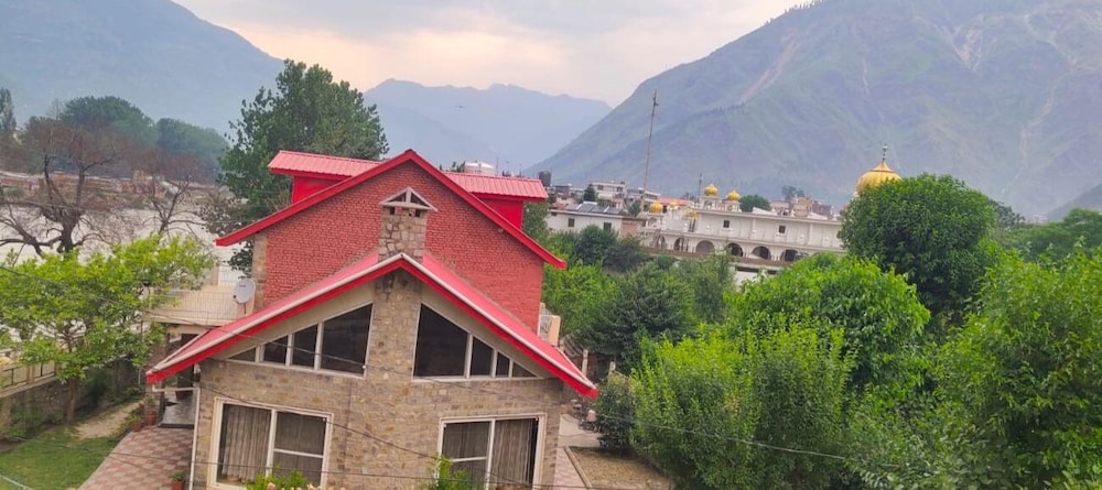 Hotel Himalaya — hotel near Kullu Manali Airport