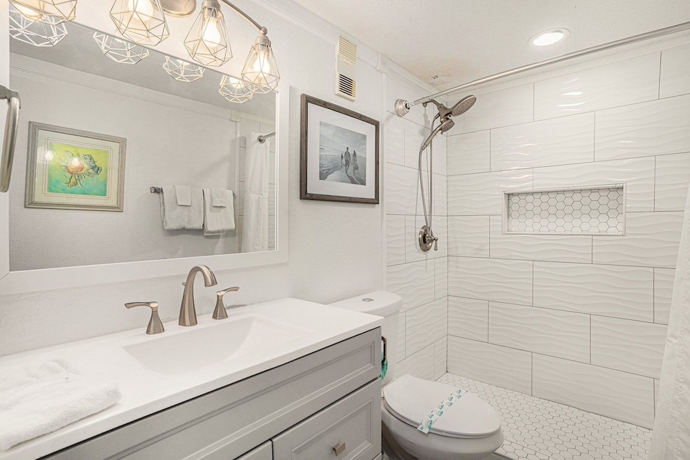 1402 Waters Edge Resort 2 Bedroom Condo by RedAwning - photo 11