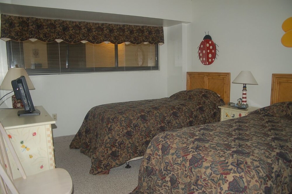 Shoreham Towers 2c 3 Bedroom Condo by RedAwning - photo 6