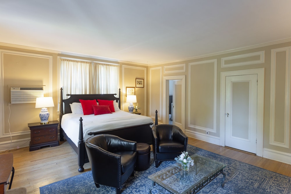 Crabtree's Kittle House Restaurant & Inn - photo 2