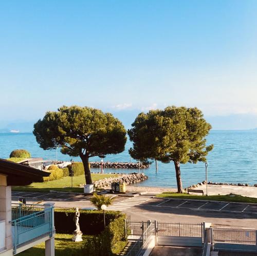 Casa Caterina Lake View Holidays Apartments — 4-Star Luxury Hotel in Peschiera Del Garda, Italy