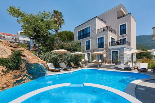 Moderna Luxury Apartments with HEATED pool — 5-Star Luxury Hotel in Tivat, Montenegro